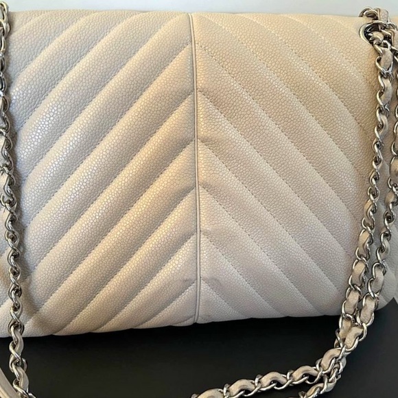 Authentic Chanel flap bag - Picture 4 of 6